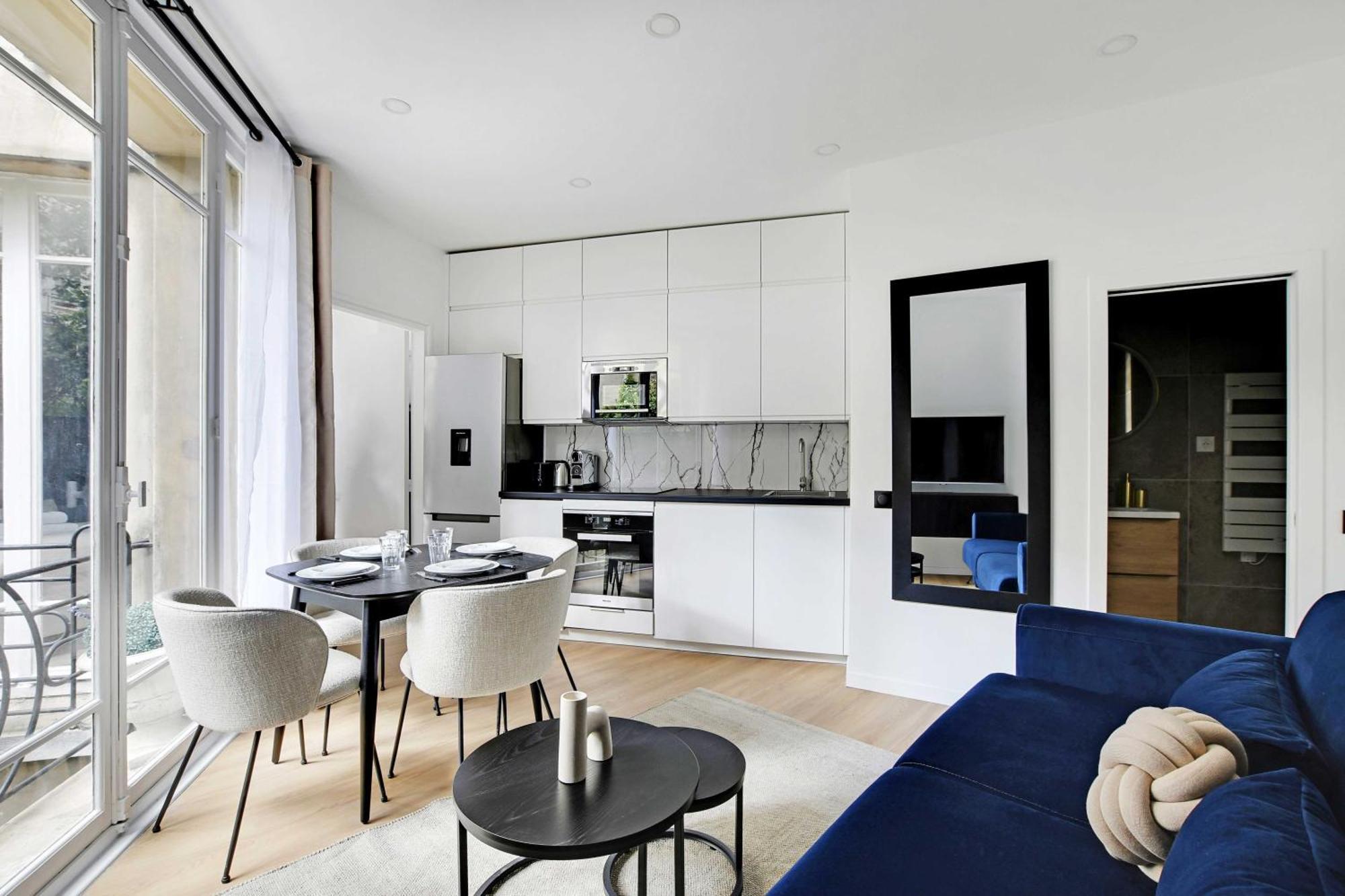 Magnificent 2bd-4p - Eiffel Tower Apartment Paris