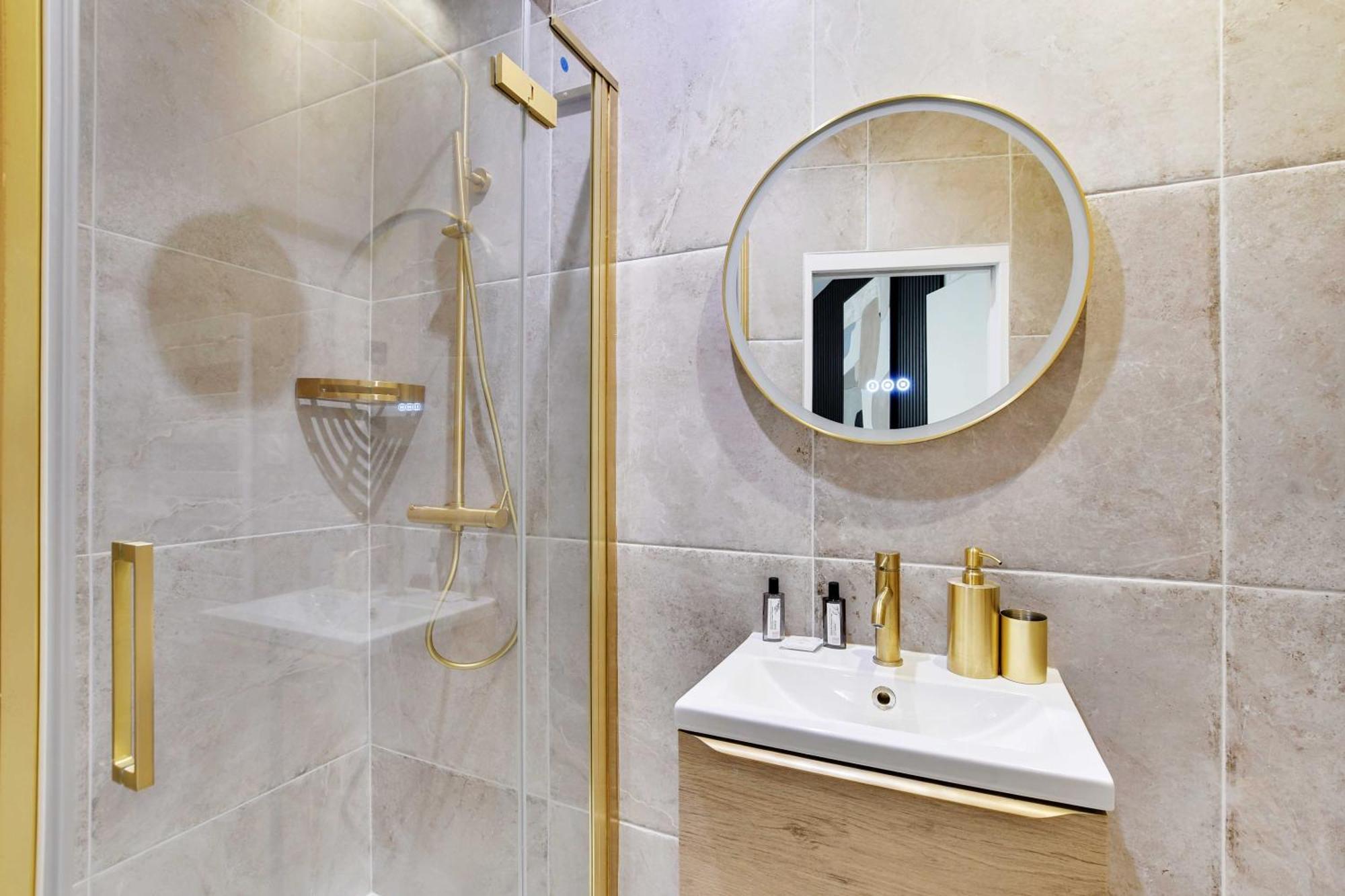 Magnificent 2bd-4p - Eiffel Tower Apartment
