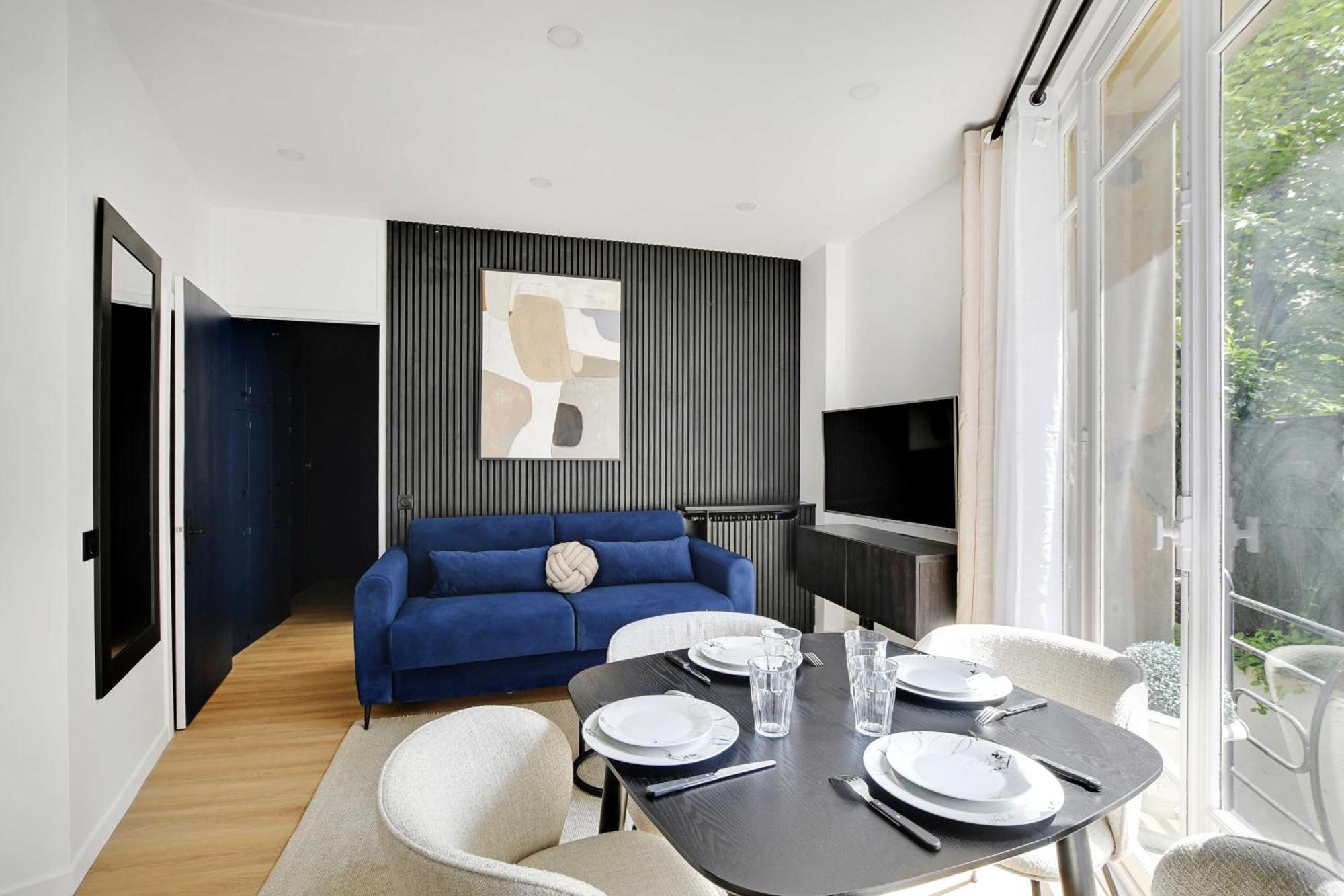 Magnificent 2bd-4p - Eiffel Tower Apartment *