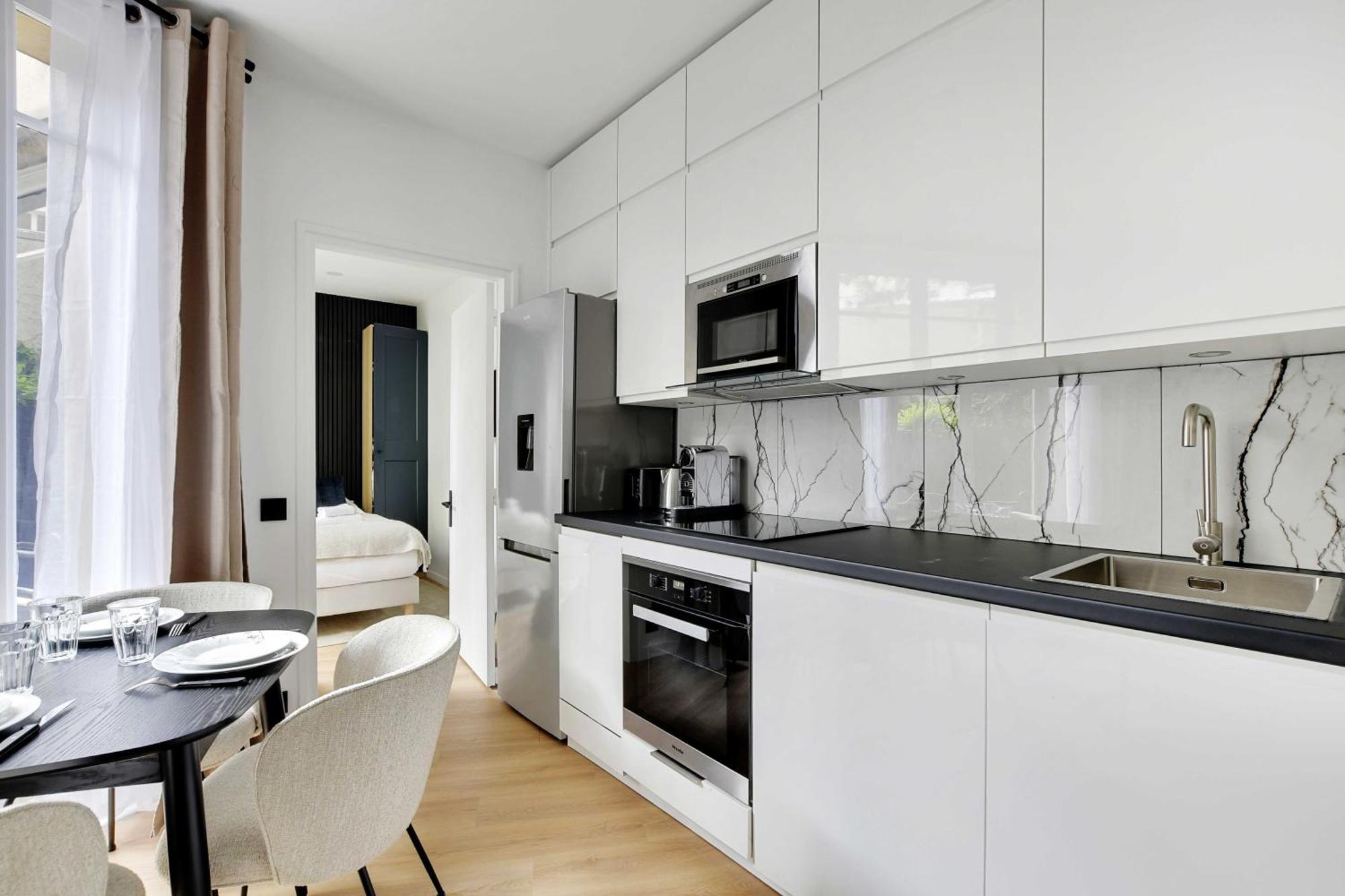 Magnificent 2bd-4p - Eiffel Tower Apartment *