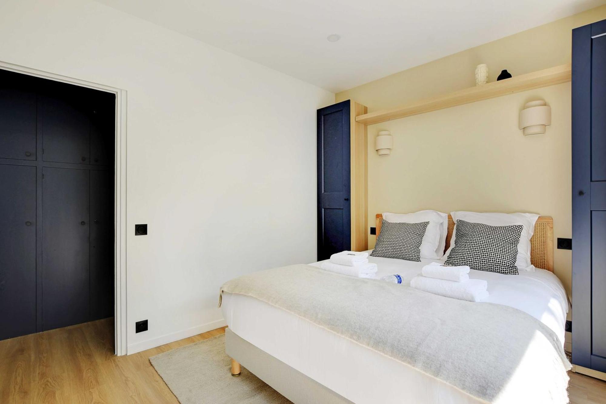 Magnificent 2bd-4p - Eiffel Tower Apartment Paris